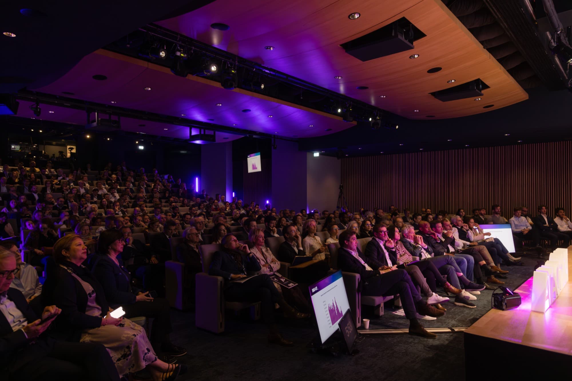 Conférence EXP Global background